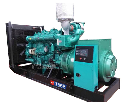 900KW Yuchai diesel generator set